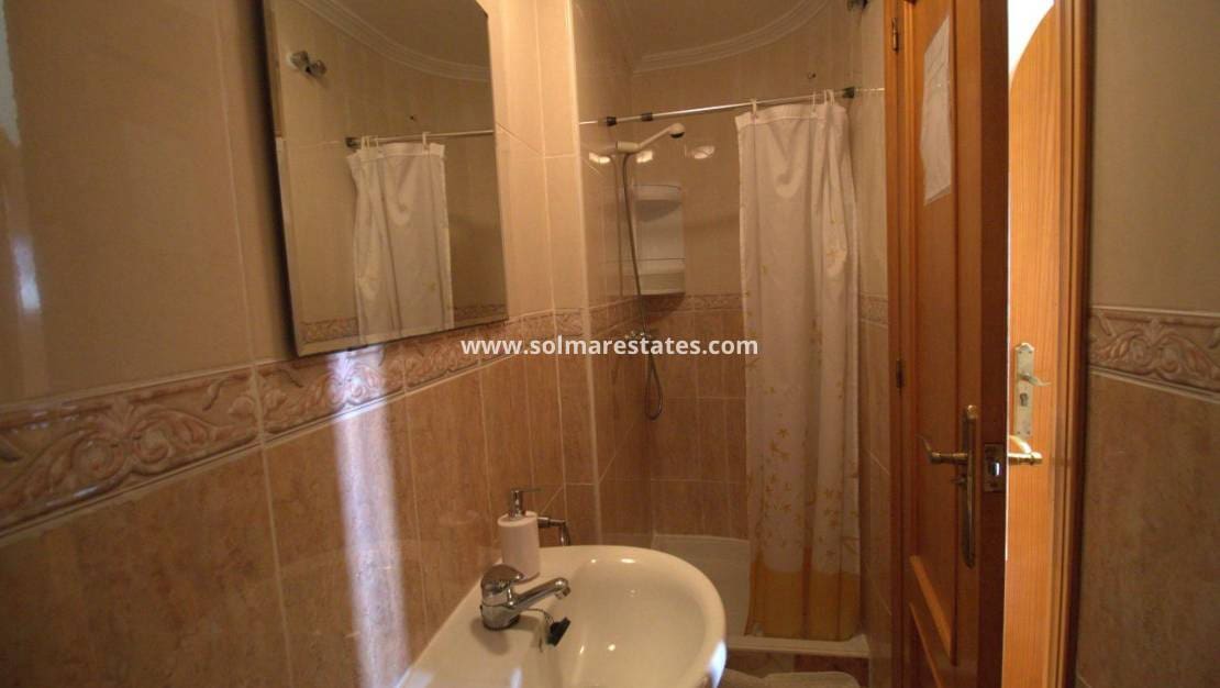 2 sovrum Hus till salu i Cabo Roig med pool - 205 000 € (Ref: 9781099)