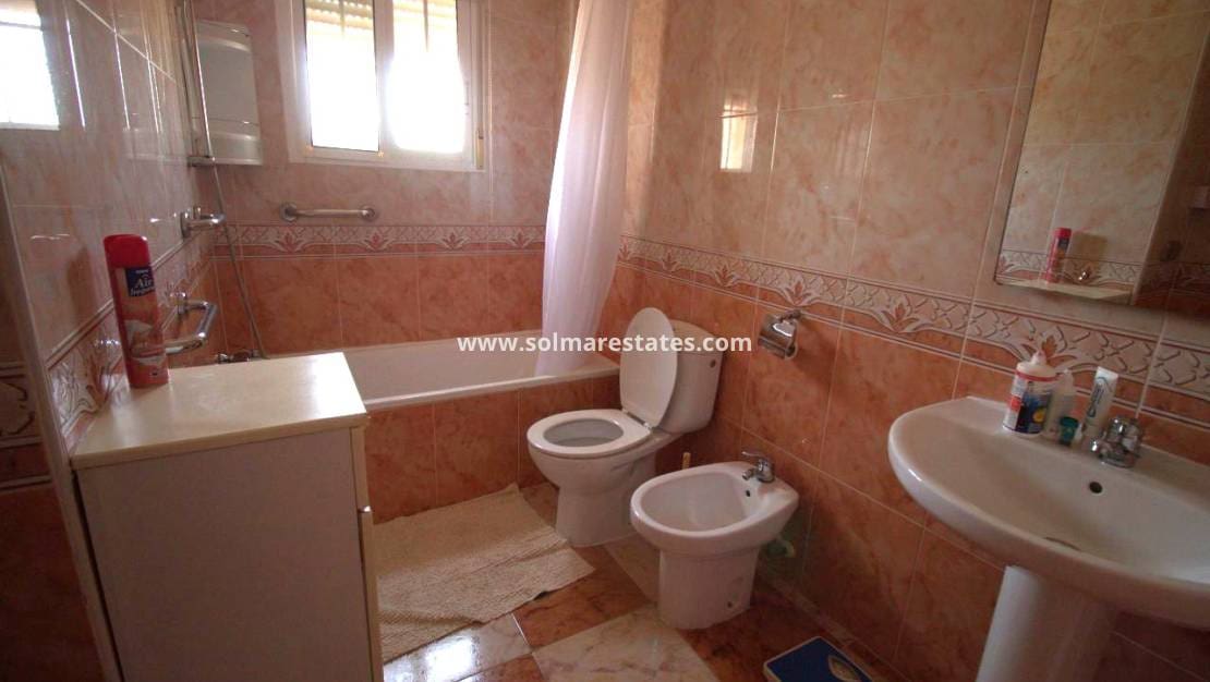 2 sovrum Hus till salu i Cabo Roig med pool - 205 000 € (Ref: 9781099)