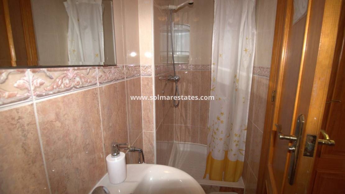 2 sovrum Hus till salu i Cabo Roig med pool - 205 000 € (Ref: 9781099)