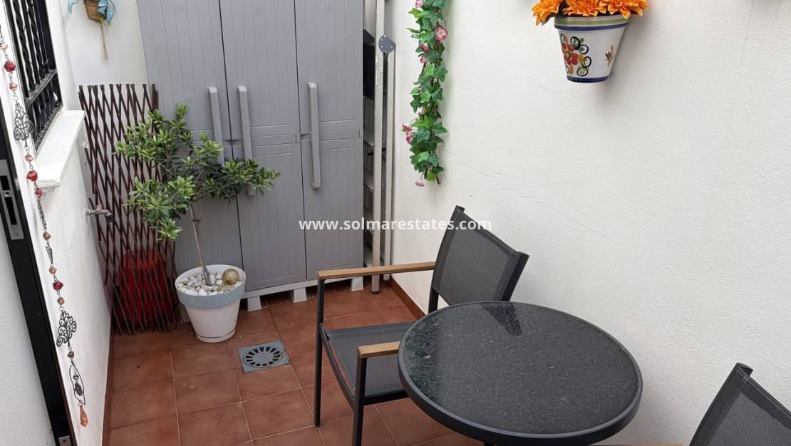 2 sypialnia Dom na sprzedaż w Orihuela Costa z basenem - 179 950 € (Ref: 9784450)