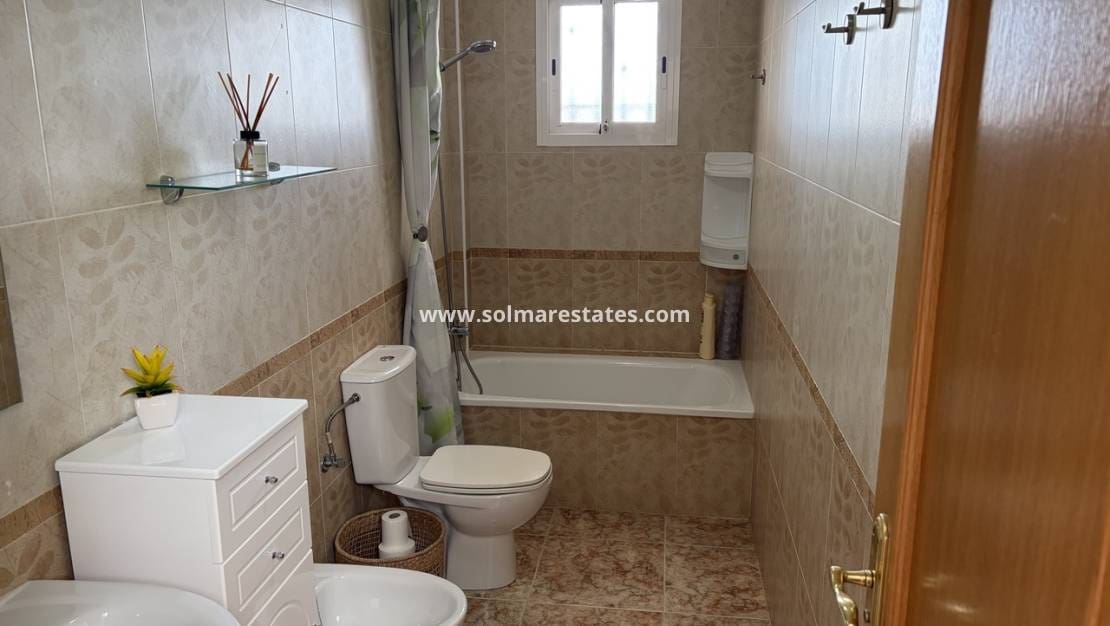 2 sypialnia Dom na sprzedaż w Orihuela Costa z basenem - 179 950 € (Ref: 9784450)