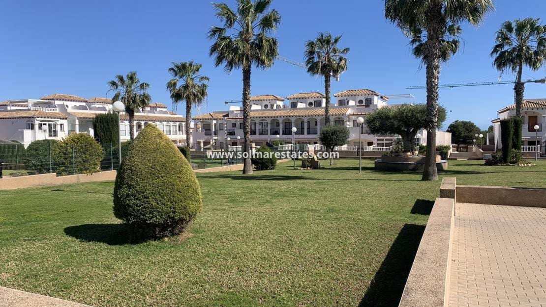 2 sypialnia Dom na sprzedaż w Orihuela Costa z basenem - 179 950 € (Ref: 9784450)