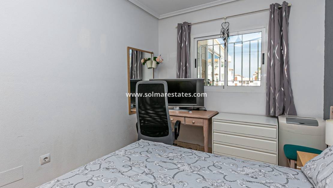3 soveværelse Lejlighed til salg i Playa Flamenca med swimmingpool - € 199.000 (Ref: 9784452)