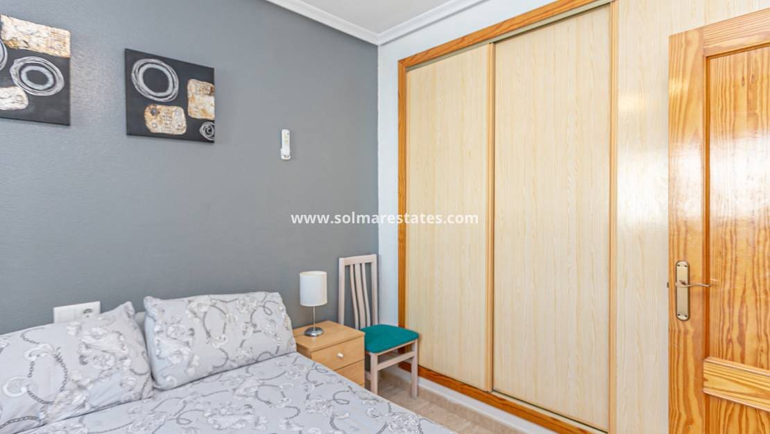 3 soveværelse Lejlighed til salg i Playa Flamenca med swimmingpool - € 199.000 (Ref: 9784452)
