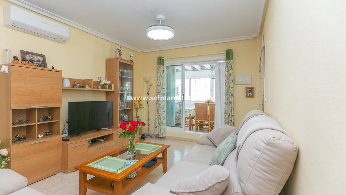 3 soveværelse Lejlighed til salg i Playa Flamenca med swimmingpool - € 199.000 (Ref: 9784452)