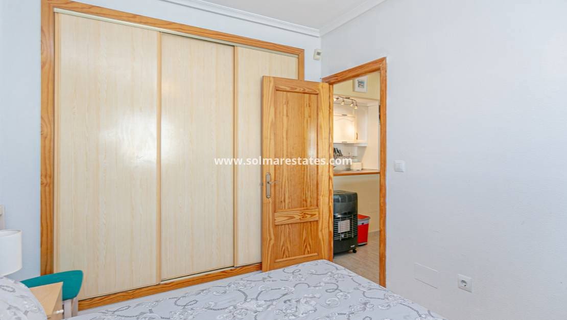 3 soveværelse Lejlighed til salg i Playa Flamenca med swimmingpool - € 199.000 (Ref: 9784452)