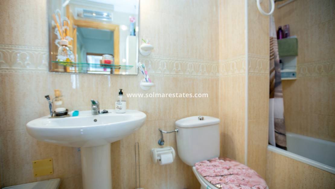 3 soveværelse Lejlighed til salg i Playa Flamenca med swimmingpool - € 199.000 (Ref: 9784452)