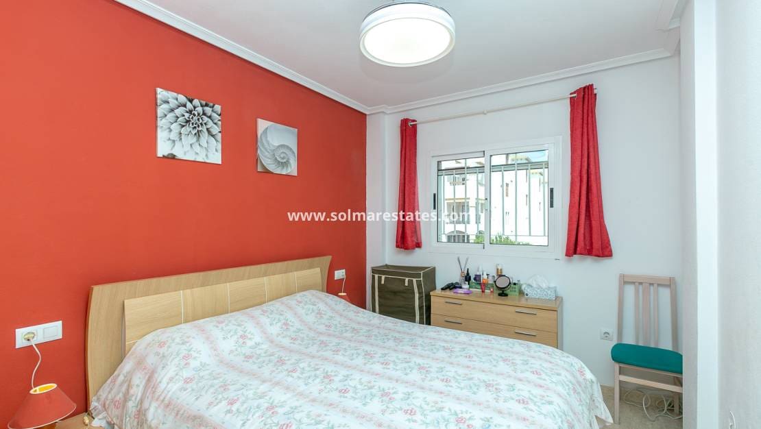 3 soveværelse Lejlighed til salg i Playa Flamenca med swimmingpool - € 199.000 (Ref: 9784452)