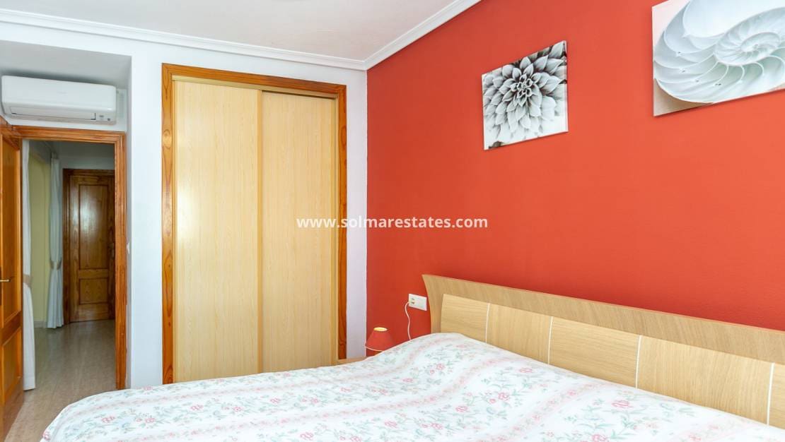 3 soveværelse Lejlighed til salg i Playa Flamenca med swimmingpool - € 199.000 (Ref: 9784452)