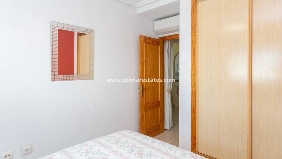 3 soveværelse Lejlighed til salg i Playa Flamenca med swimmingpool - € 199.000 (Ref: 9784452)