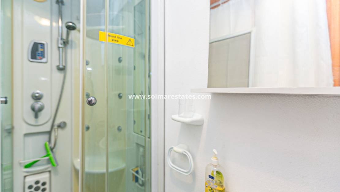 3 soveværelse Lejlighed til salg i Playa Flamenca med swimmingpool - € 199.000 (Ref: 9784452)