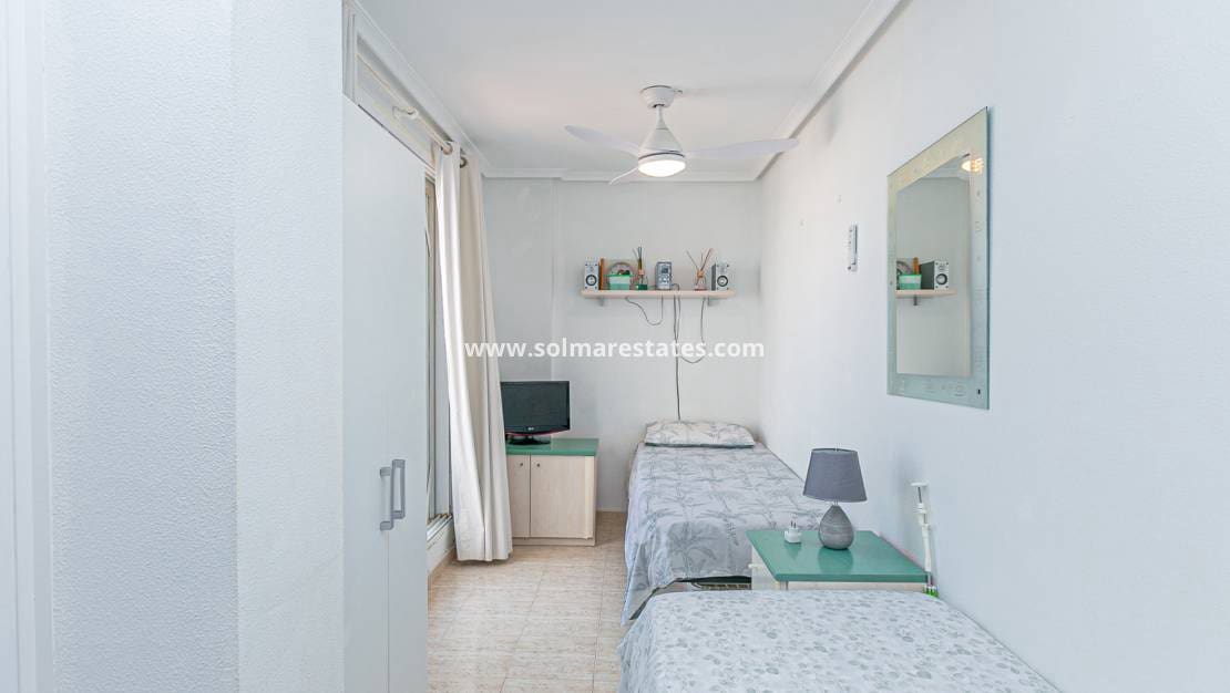3 soveværelse Lejlighed til salg i Playa Flamenca med swimmingpool - € 199.000 (Ref: 9784452)
