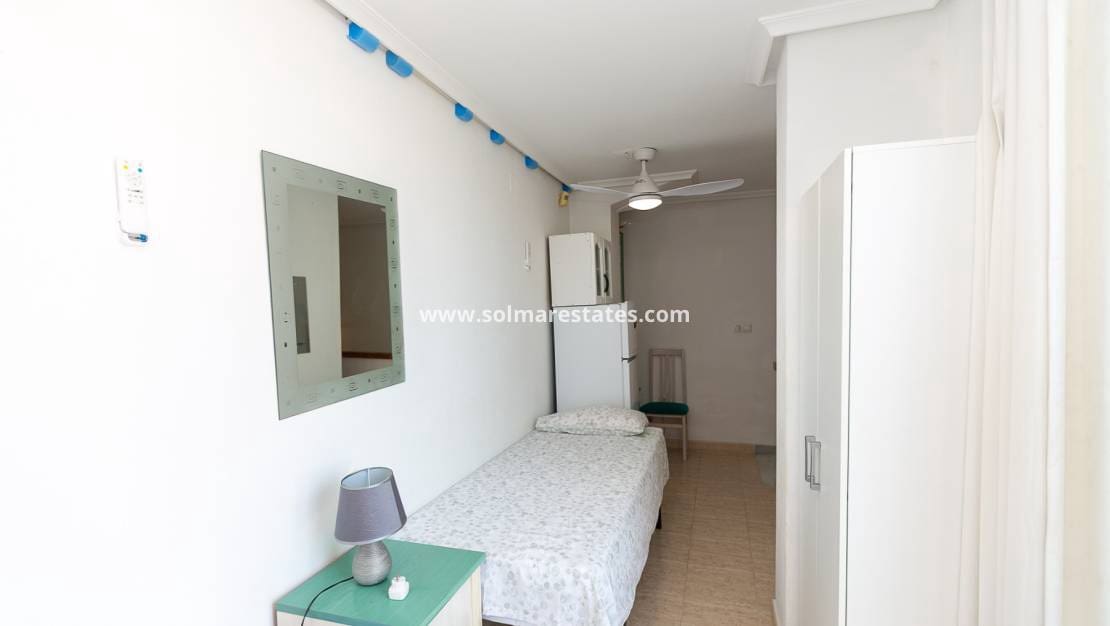 3 soveværelse Lejlighed til salg i Playa Flamenca med swimmingpool - € 199.000 (Ref: 9784452)
