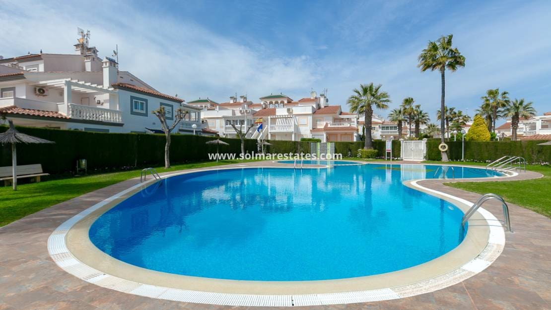3 soveværelse Lejlighed til salg i Playa Flamenca med swimmingpool - € 199.000 (Ref: 9784452)