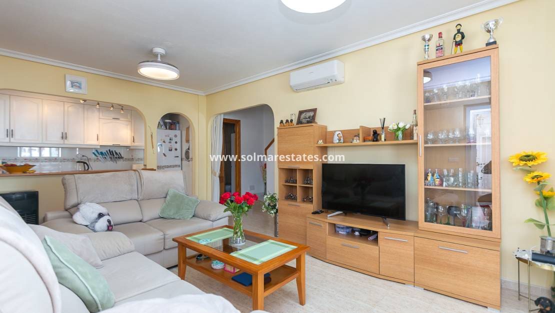3 soveværelse Lejlighed til salg i Playa Flamenca med swimmingpool - € 199.000 (Ref: 9784452)