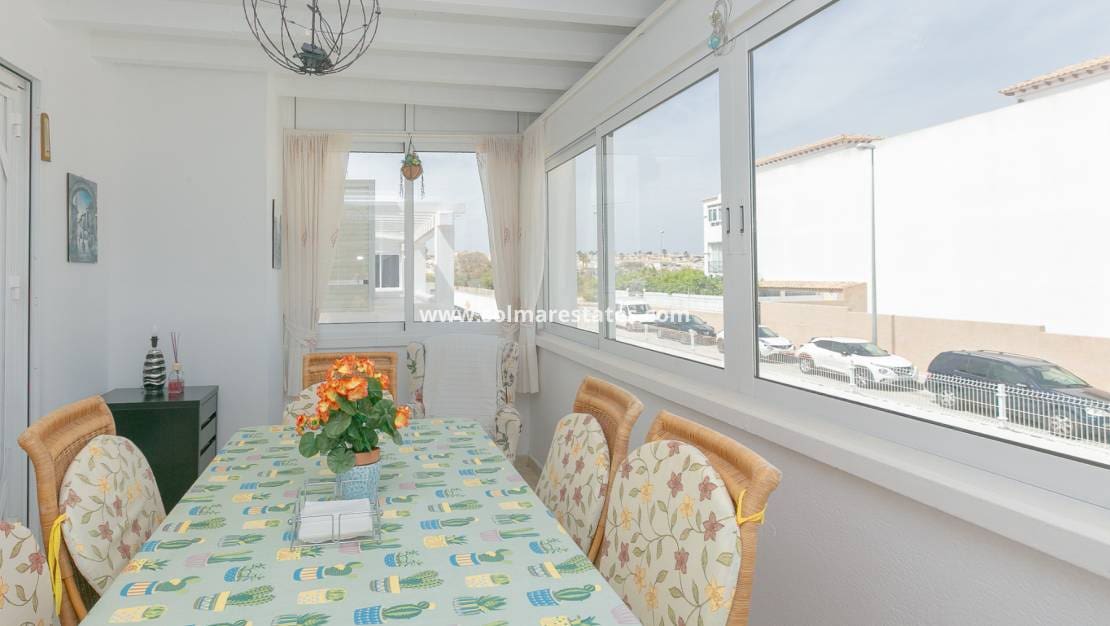 3 soveværelse Lejlighed til salg i Playa Flamenca med swimmingpool - € 199.000 (Ref: 9784452)