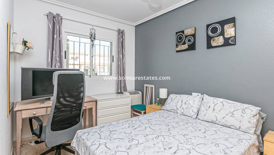 3 soveværelse Lejlighed til salg i Playa Flamenca med swimmingpool - € 199.000 (Ref: 9784452)