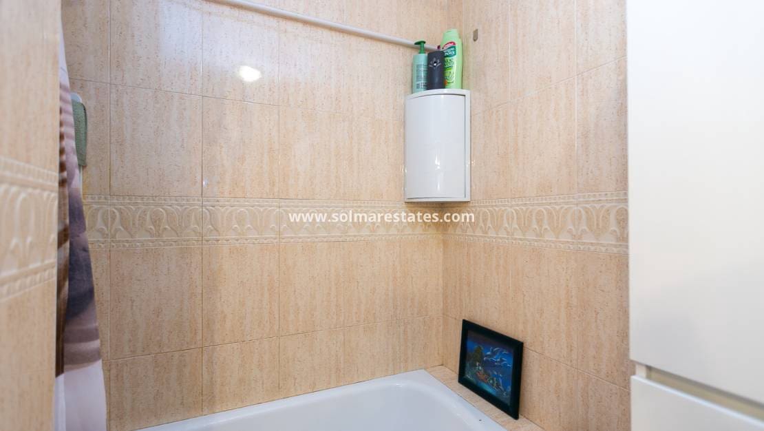 3 soveværelse Lejlighed til salg i Playa Flamenca med swimmingpool - € 199.000 (Ref: 9784452)