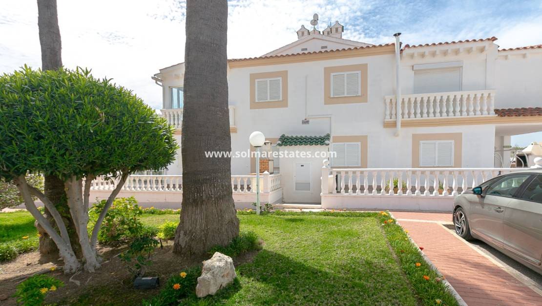 3 soveværelse Lejlighed til salg i Playa Flamenca med swimmingpool - € 199.000 (Ref: 9784452)
