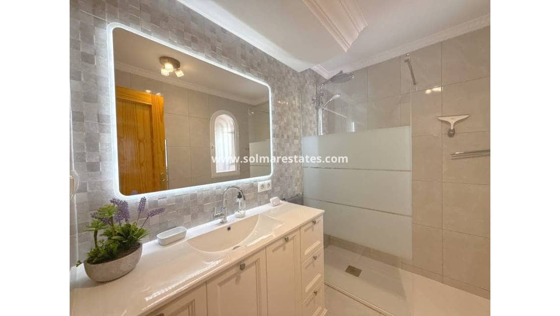 3 bedroom Villa for sale in Cabo Roig with pool - € 344,950 (Ref: 9784453)