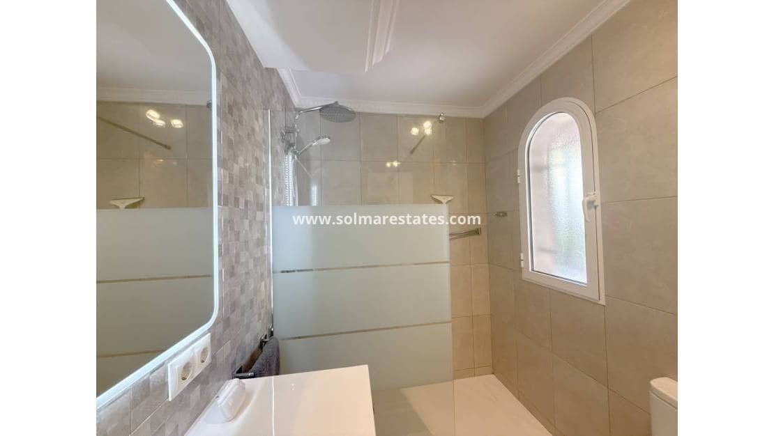 3 bedroom Villa for sale in Cabo Roig with pool - € 344,950 (Ref: 9784453)