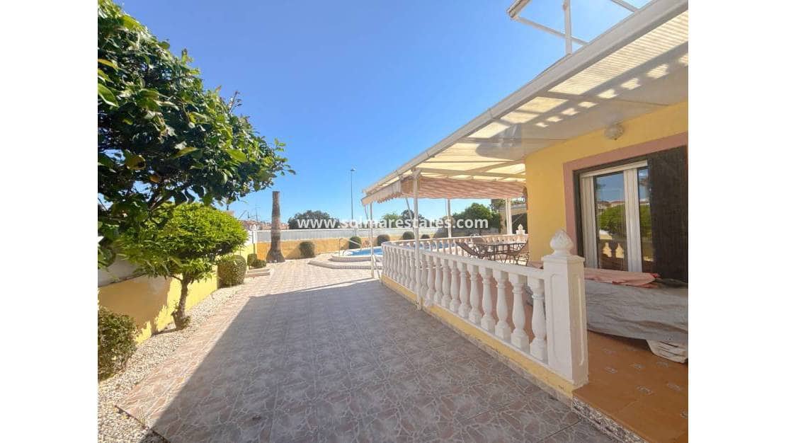 3 bedroom Villa for sale in Cabo Roig with pool - € 344,950 (Ref: 9784453)