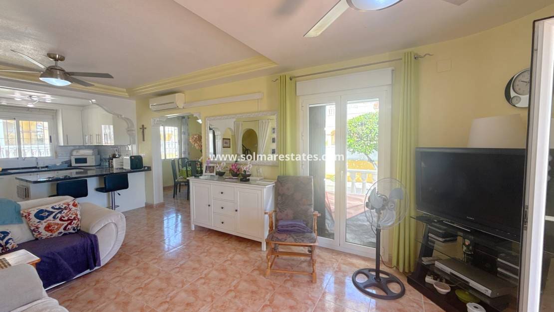 3 bedroom Villa for sale in Cabo Roig with pool - € 344,950 (Ref: 9784453)