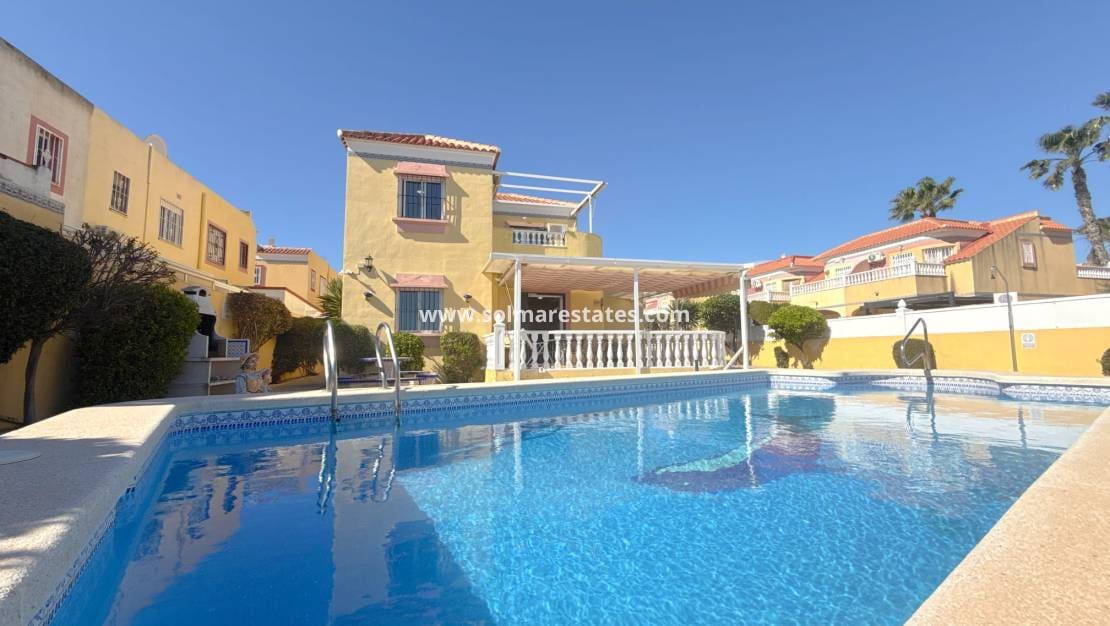 3 bedroom Villa for sale in Cabo Roig with pool - € 344,950 (Ref: 9784453)