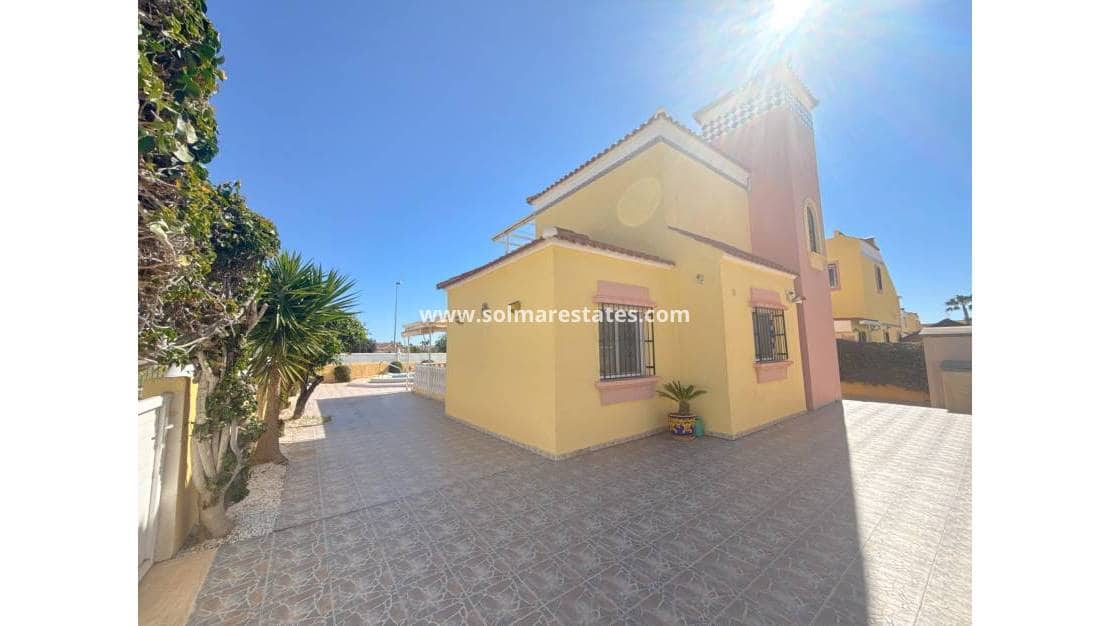 3 bedroom Villa for sale in Cabo Roig with pool - € 344,950 (Ref: 9784453)