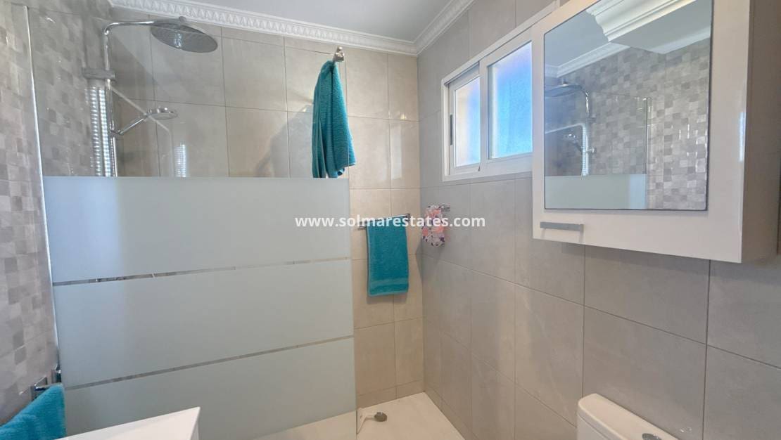 3 bedroom Villa for sale in Cabo Roig with pool - € 344,950 (Ref: 9784453)