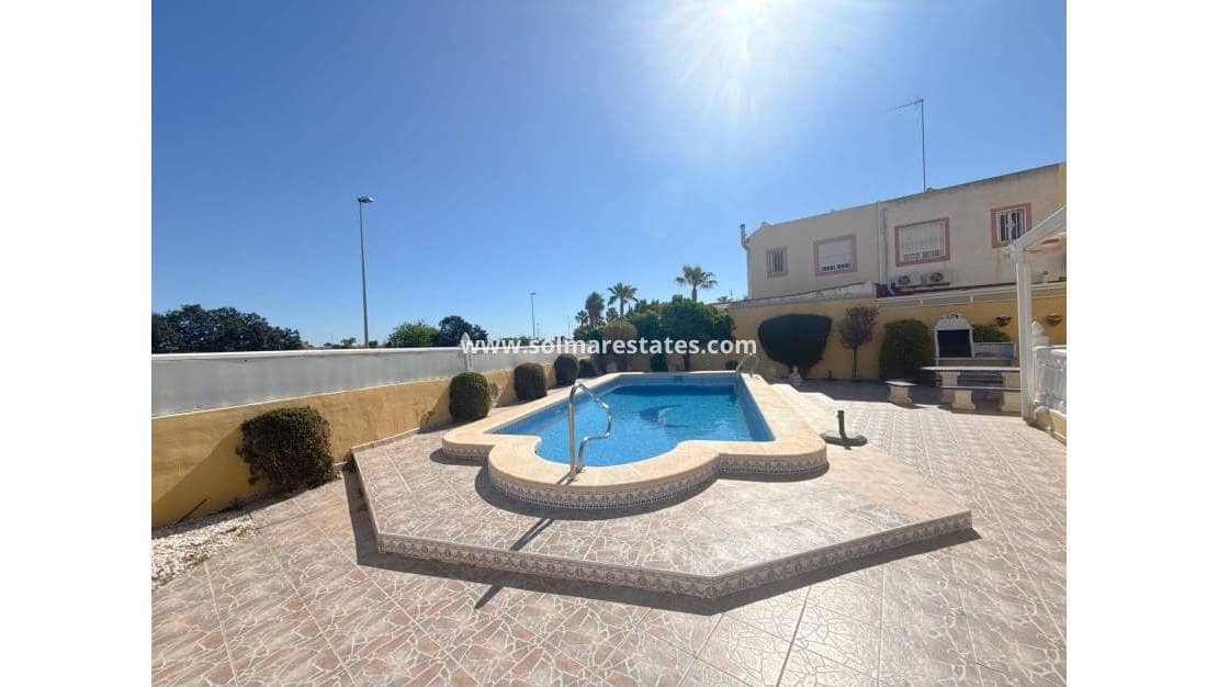 3 bedroom Villa for sale in Cabo Roig with pool - € 344,950 (Ref: 9784453)
