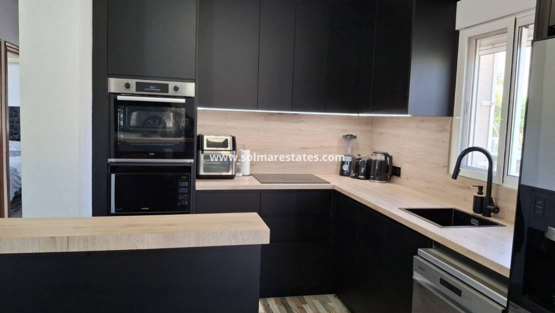 Chalet de 4 habitaciones en Doña Pepa en venta con piscina - 395.000 € (Ref: 9787555)