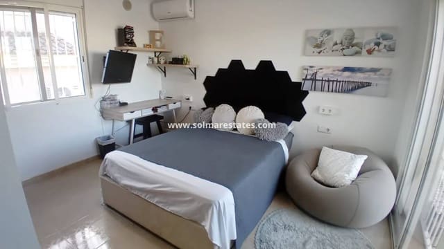 4 soveværelse Villa til salg i Doña Pepa, Rojales med swimmingpool - € 395.000 (Ref: 9787555)