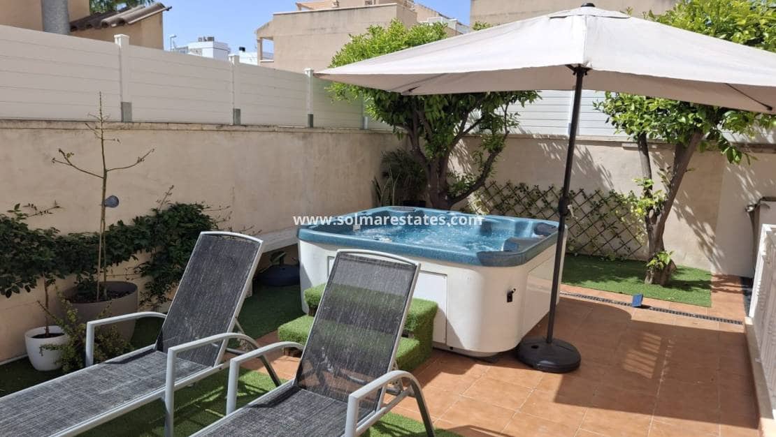 Chalet de 4 habitaciones en Doña Pepa en venta con piscina - 395.000 € (Ref: 9787555)