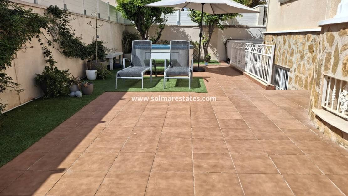 Chalet de 4 habitaciones en Doña Pepa en venta con piscina - 395.000 € (Ref: 9787555)