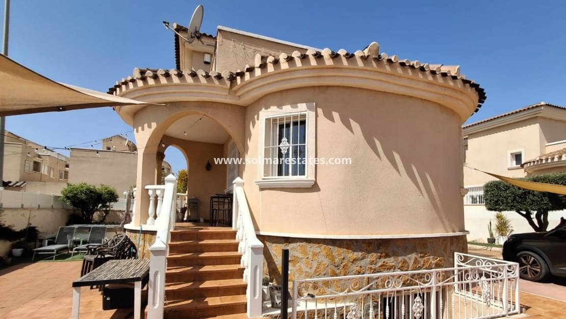 Chalet de 4 habitaciones en Doña Pepa en venta con piscina - 395.000 € (Ref: 9787555)