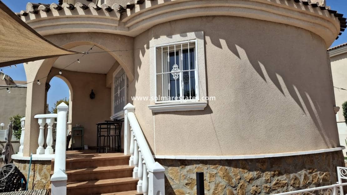 Chalet de 4 habitaciones en Doña Pepa en venta con piscina - 395.000 € (Ref: 9787555)