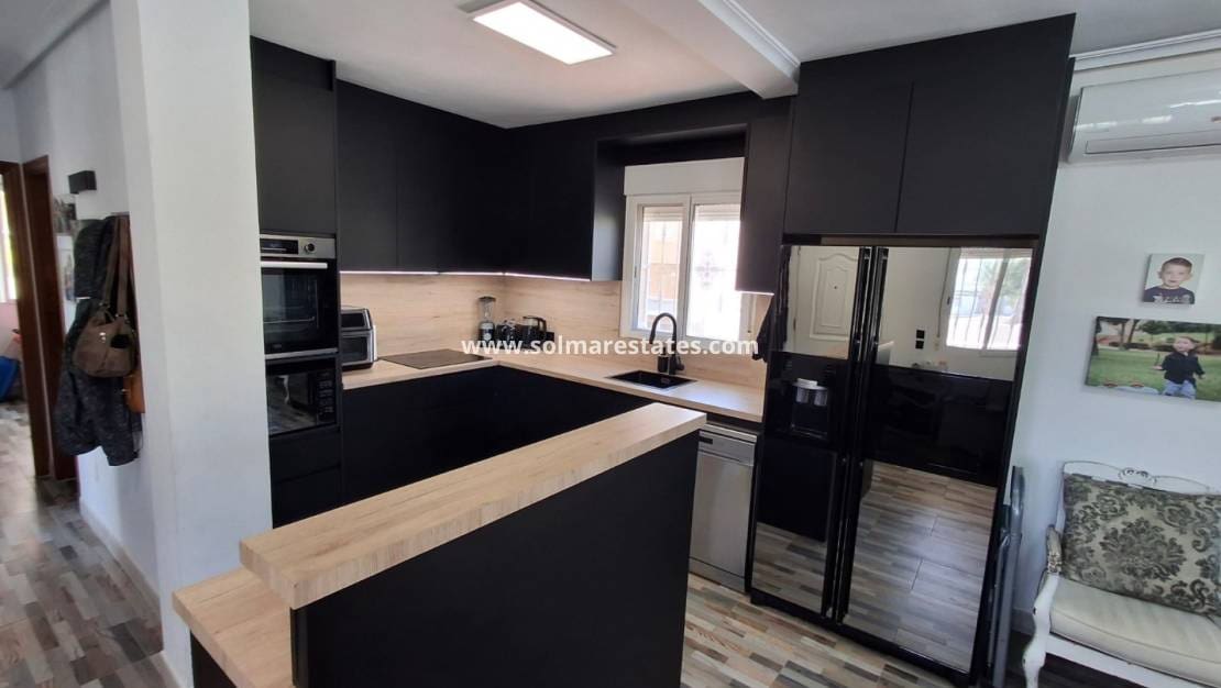 Chalet de 4 habitaciones en Doña Pepa en venta con piscina - 395.000 € (Ref: 9787555)