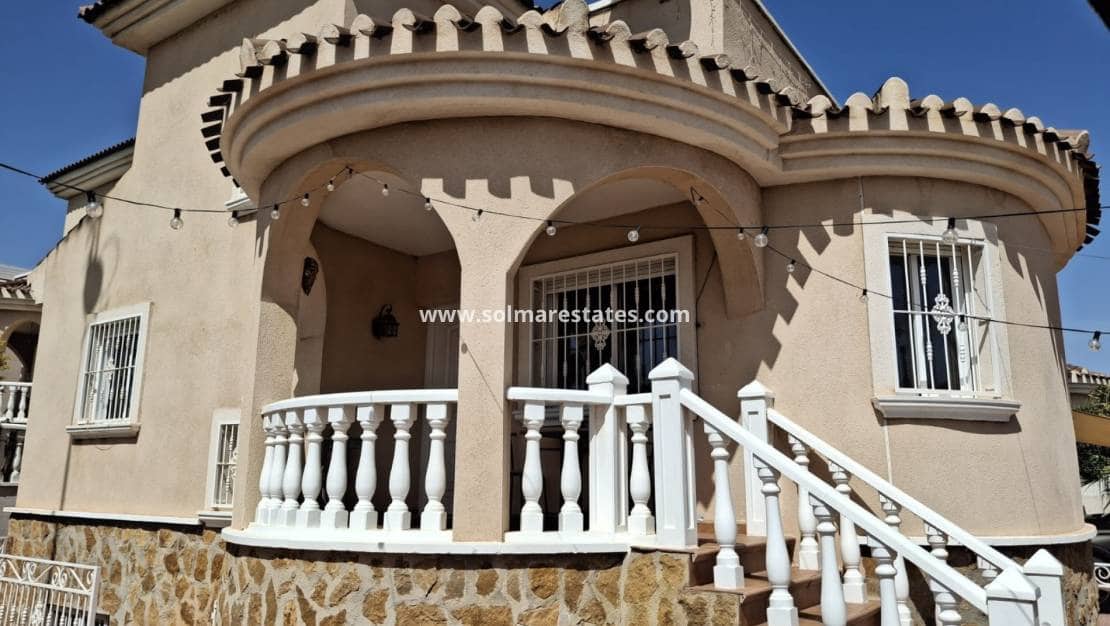 Chalet de 4 habitaciones en Doña Pepa en venta con piscina - 395.000 € (Ref: 9787555)