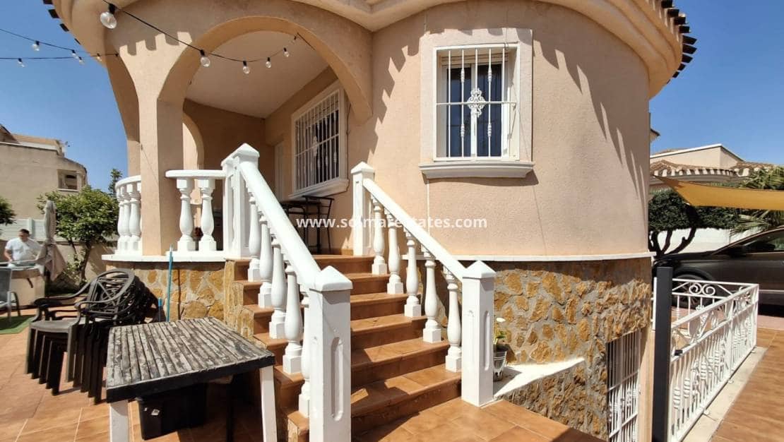 Chalet de 4 habitaciones en Doña Pepa en venta con piscina - 395.000 € (Ref: 9787555)