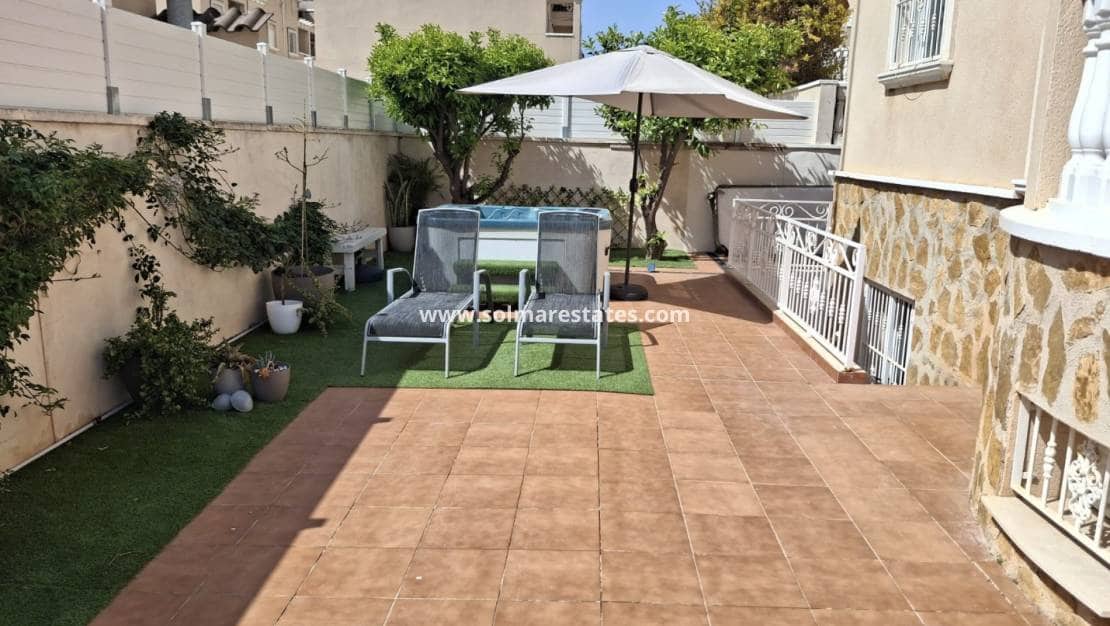 Chalet de 4 habitaciones en Doña Pepa en venta con piscina - 395.000 € (Ref: 9787555)