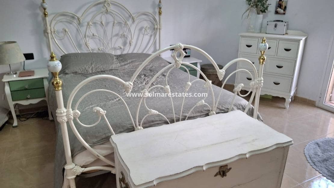 Chalet de 4 habitaciones en Doña Pepa en venta con piscina - 395.000 € (Ref: 9787555)