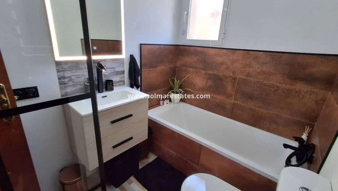 Chalet de 4 habitaciones en Doña Pepa en venta con piscina - 395.000 € (Ref: 9787555)