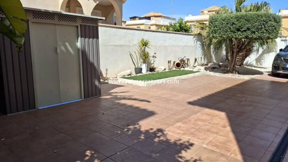 Chalet de 4 habitaciones en Doña Pepa en venta con piscina - 395.000 € (Ref: 9787555)