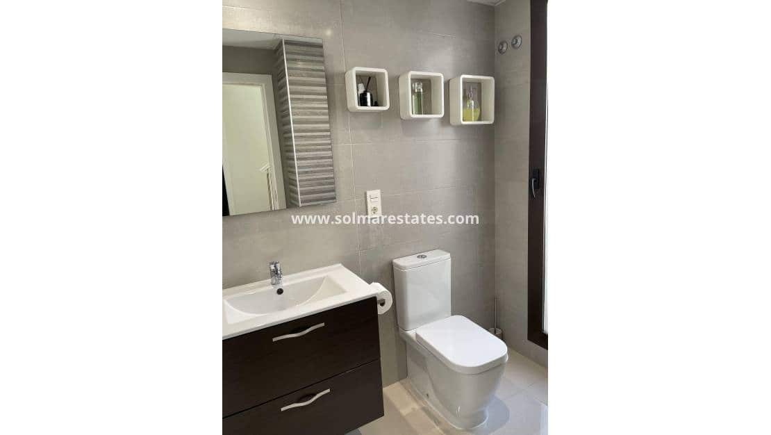 2 bedroom Semi-detached Villa for sale in Villamartin with pool - € 299,000 (Ref: 9788765)