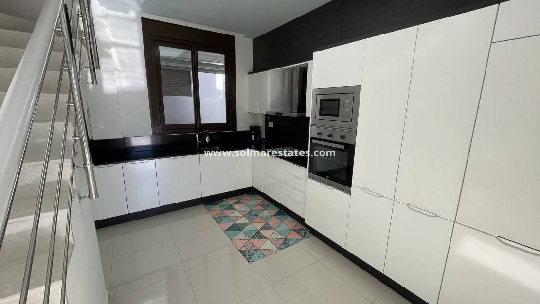 2 bedroom Semi-detached Villa for sale in Villamartin with pool - € 299,000 (Ref: 9788765)