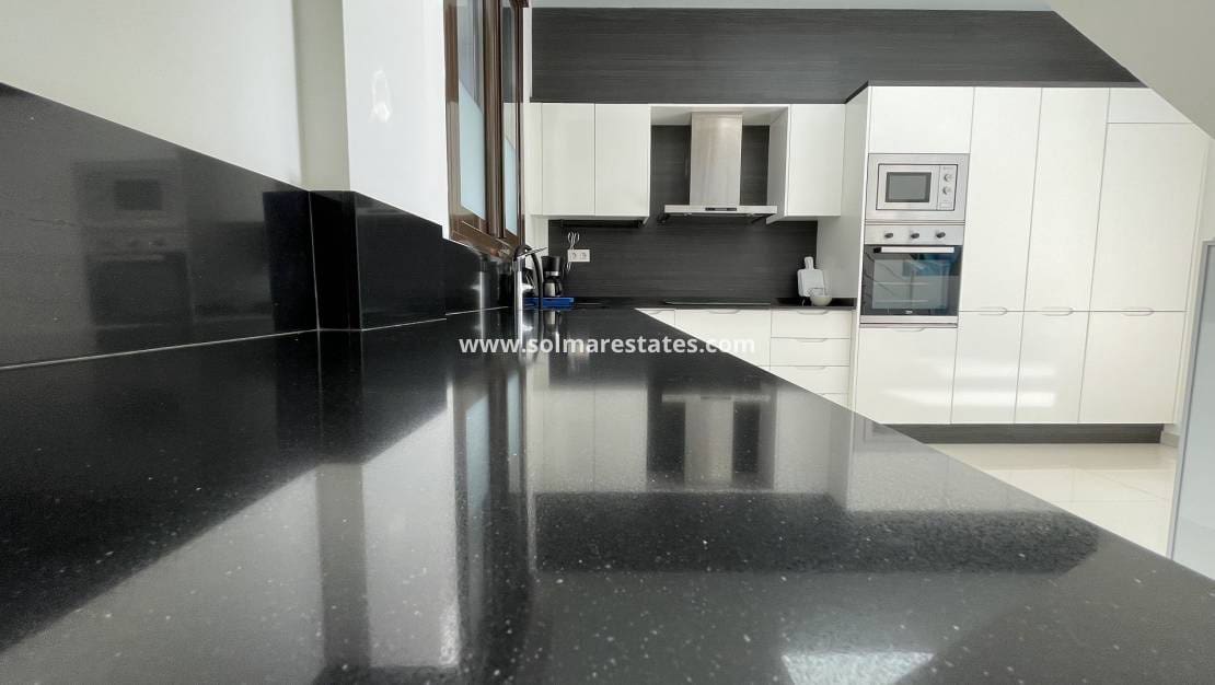 2 bedroom Semi-detached Villa for sale in Villamartin with pool - € 299,000 (Ref: 9788765)