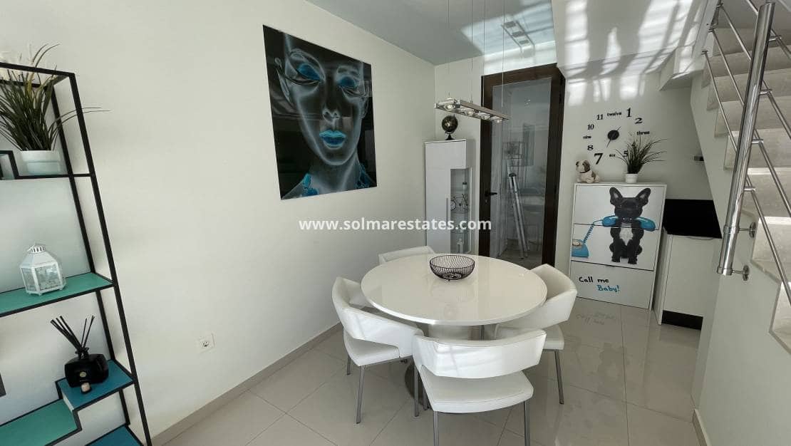 2 bedroom Semi-detached Villa for sale in Villamartin with pool - € 299,000 (Ref: 9788765)