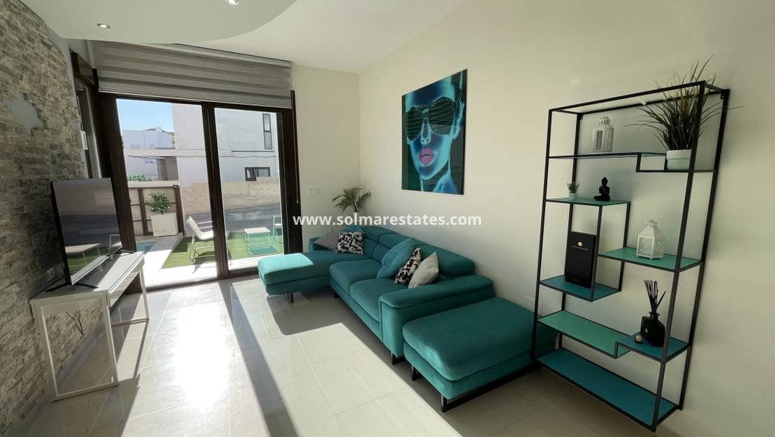 2 bedroom Semi-detached Villa for sale in Villamartin with pool - € 299,000 (Ref: 9788765)