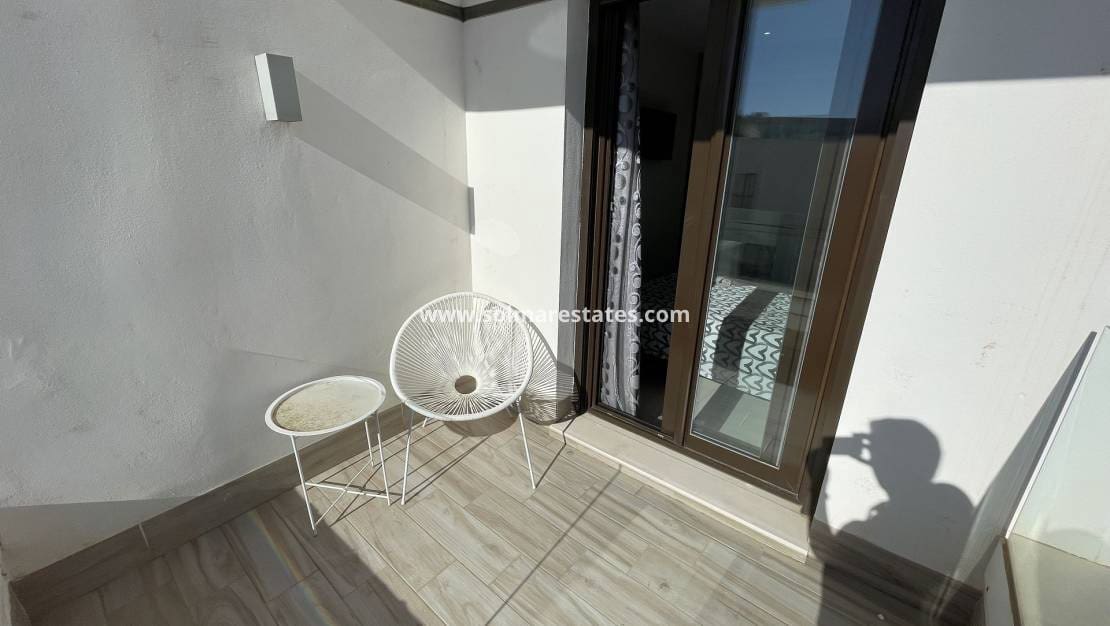 2 bedroom Semi-detached Villa for sale in Villamartin with pool - € 299,000 (Ref: 9788765)